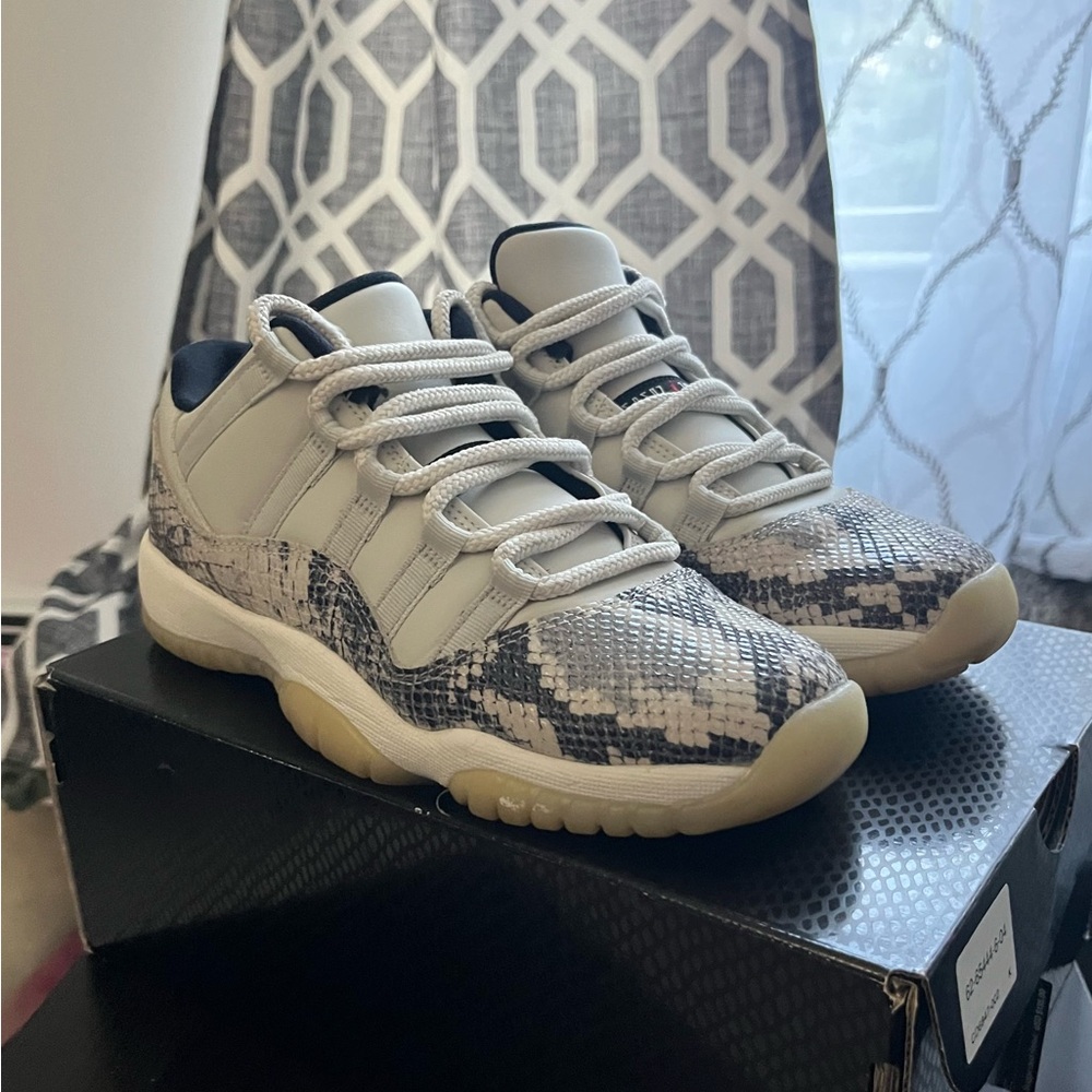 Jordan 11 Retro Low (GS) Snake Light Bone